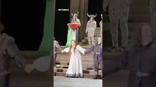 Performer unfurls Palestinian flag in Royal Opera House