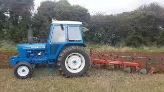 Ford 6600 ploughing