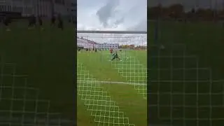 Manuel Neuer in his daily training .. and practicing his moves
