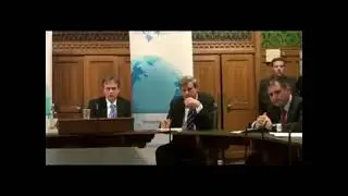 Paul Bremer Hit with an IRAQI&rsquo;s SHOE in Britain! *WoW*