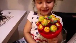 Открываем большой Чупа Чупс / дракон хочет его отнять