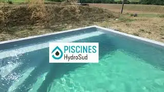 Construction piscine b&eacute;ton en blocs polystyr&egrave;nes pr&ecirc;te &agrave; plonger