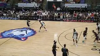 Scarborough Shooting Stars' Terquavion Smith's 3-pointer makes it 12 straight points vs. Montreal
