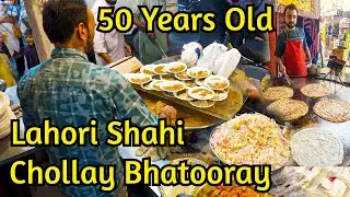 50 Years old Street Food of Lahore | Lahori Shahi Pathooray | Baba G Fish | Best Parathay in Lahore