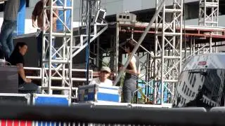 [FANCAM] 130119 DKFC Rehearsal- Kris and Chanyeol talking + Chanyeol waving cutely during Open Arms