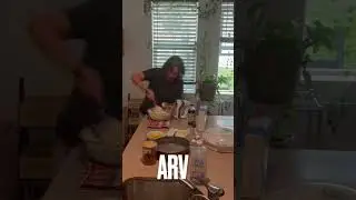 Esta soy yo mientras escucho  a todo volumen!!!  las noticias de Venezuela