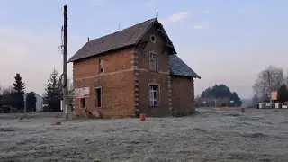 Przystanek osobowy z ładownią linii wąskotorowej 4001 Nędza Wąskotorowa - Tajemniczy świat ruin 