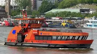 HADAG Hafenf&auml;hre KEHRWIEDER Passagierf&auml;hre auf der Hamburger Elbe H&ouml;he Landungsbr&uuml;cken