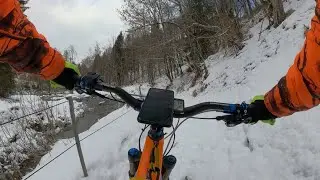 Rando sur glace en vtt avec pneus cloutées !