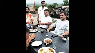 MS Dhoni eating food with his friends#msdhoni #msdhonibgm #dhoni