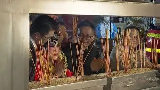 Hundreds queue at Hong Kong&rsquo;s Taoist Wong Tai Sin temple to make wishes for Lunar New Year