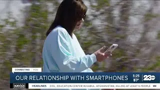 How smartphones influence human behavior
