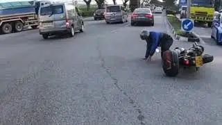 23jan2020  jurong corporation road  #FV9610T honda phantom  tailgated audi in a turn & skidded