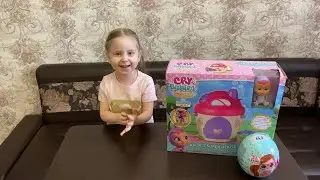 Лера снимает обзор домика Cry Babies Magic Tears Katie&rsquo;s Super House