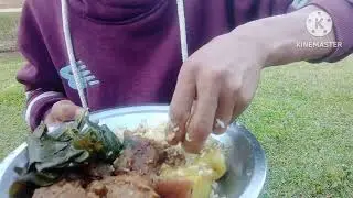 Eating pork kebak ji 