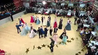 Maturitni ples Gymnázium Benešov 2.2.2024, slavnostní nástup třídy 4.B