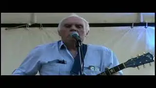 Barry Clark singing some Chuck Berry with The Tone Benders