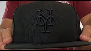 New York Mets TEAM-BASIC BLACKOUT SNAPBACK Hat by New Era