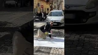 Blocco il traffico per regalare un Micro Me a chi ci segue sui social