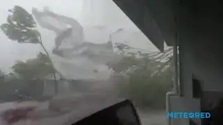 A very severe storm causes chaos in Surabaya, Indonesia
