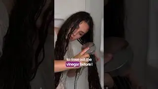 Попробуйте ополаскивать волосы яблочным уксусом в течение месяца!
