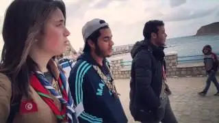 قد جلست أمام المسجد - الكشافة التونسية