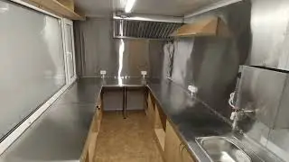 Внутри прицепа 