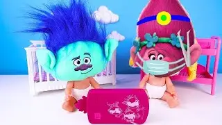 Eating Breakfast with Trolls and Friends | Ellie Sparkles World