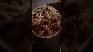 pui cumparat kFC cu cartofi pai si sos presat barbecue bio