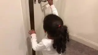 SCARING MY BROTHER - FUNNY PRANK!!! Meliah Gabriella