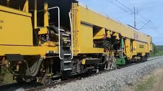 Podbijarka torowa typu UNIMAT | 💙🤍 Rail your way! #Railove #train #railway