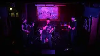 Giggleguts  live at The Redwood Bar