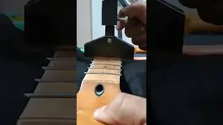 Prensando trastes inox Jescar 57110. #luthier #fender #guitartech #stratocaster #jescar