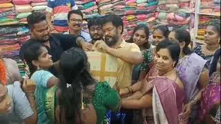 మేము సైతం దివ్యాంగుల సమాక్య సంఘం నర్సీపట్నం అనకాపల్లి జిల్లా శ్రీరామ ఆంజనేయ బట్టల షాప్ రాము గారు