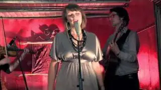 Kleine L&uuml;gen - Valentine & The True Believers (official version)
