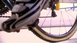 Sven Nys test de Diabolo spijkerbanden op een ijsbaan!