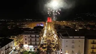 Accensione delle luminarie 2025 con gli studenti della città