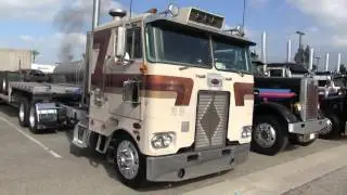 DeFrancesco's Dairy Transport's 1963 Detroit Diesel 8V71 Powered Peterbilt 352