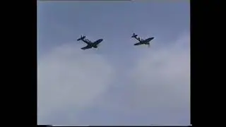 Warbirds DC-3, Supermarine Spitfire XIX , F-4U Corsair demo flight ILA 2006