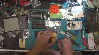 Снятие OLED-экрана и замена средней части корпуса