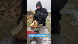 A dangerous splitter that does not forgive mistakes  #woodwork #danger #bois #firewood #kayu #holz