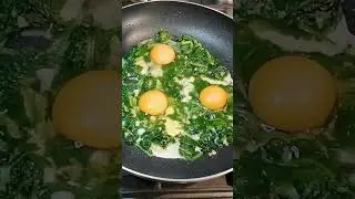 D&eacute;licieux Recette / &eacute;pinards / &oelig;ufs / f&eacute;ta / tomates s&eacute;ch&eacute;es yammmi 🥰