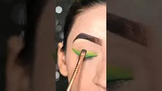 💚Neon Green glitter liner tutorial ❤️✨ Beginner Friendly #shorts #makeup #eyeshadow