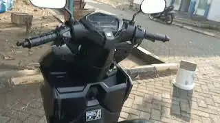 Pakek oli IDEMITSU di vario 125.
