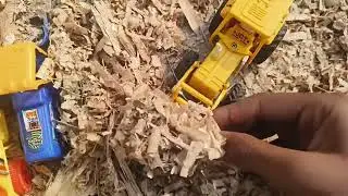 JCT 4 CR LOADING WOOD PIECES ON TRACTOR AND HI TECH DUMPER 🤩