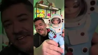 GORILLAZ &ldquo;Strange Timez&rdquo; by  Superplastic unboxing. Host Eatmoretoys.