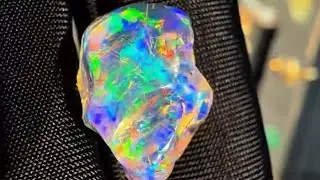 Hunting for opal materials | looking for the best opal material #gemstone
