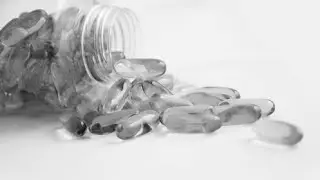 8 Best Vitamins and Supplements for Dry Skin