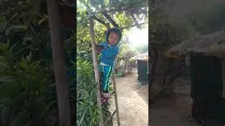 #shorts#Smart boy climbing stairs /and enjoy this moment / Master Nick
