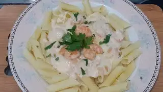 PENNE COM MOLHO DE CAMARÃO E QUEIJO - HUMMM........